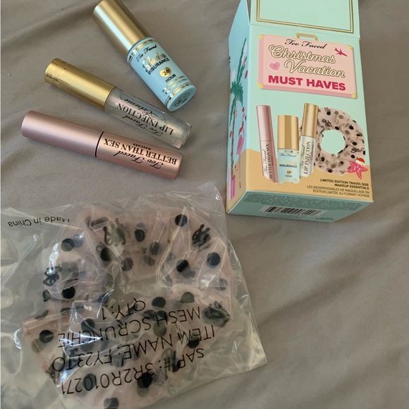 NIB Bundle 4 Too Faced Christmas Vacation Must-Haves Set Bestseller Travel Set - Picture 12 of 16